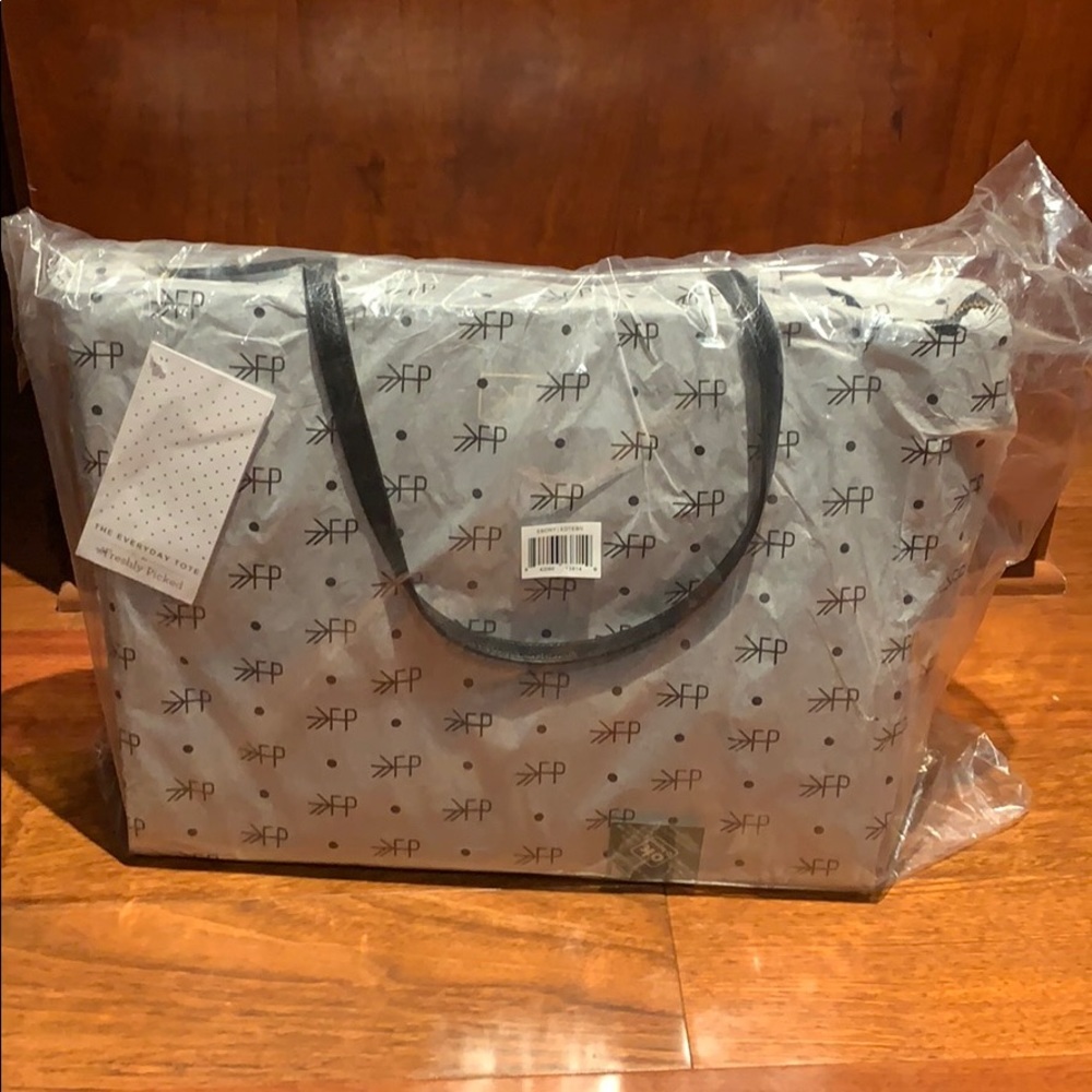 Freshly picked everyday tote in ebony